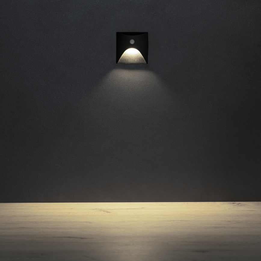 Candeeiro LED para escadas com sensor de movimento e de crepúsculo EXIN LED/2,5W/230V 4000K IP65 preto quadrado