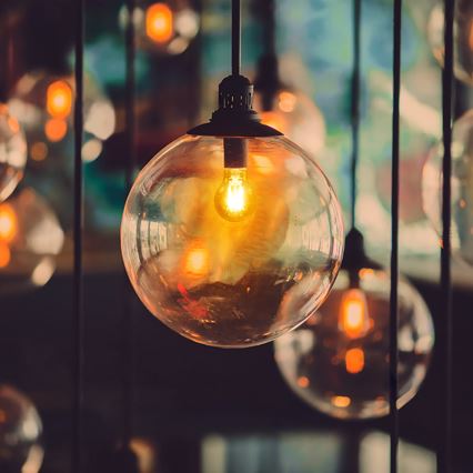 Lâmpada com Filamento LED A60 E27/8W/230V 2700K - Aigostar