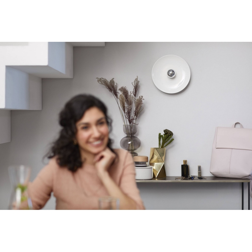Lâmpada LED com um casquilho esférico espelhado Philips DECO E27/4W/230V 2700K