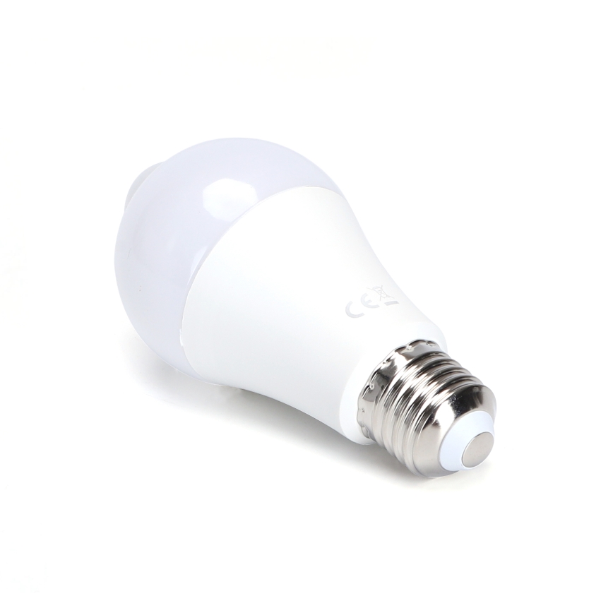 Lâmpada LED com um sensor de crepúsculo e movimento A60 E27/12W/230V 6500K - Aigostar