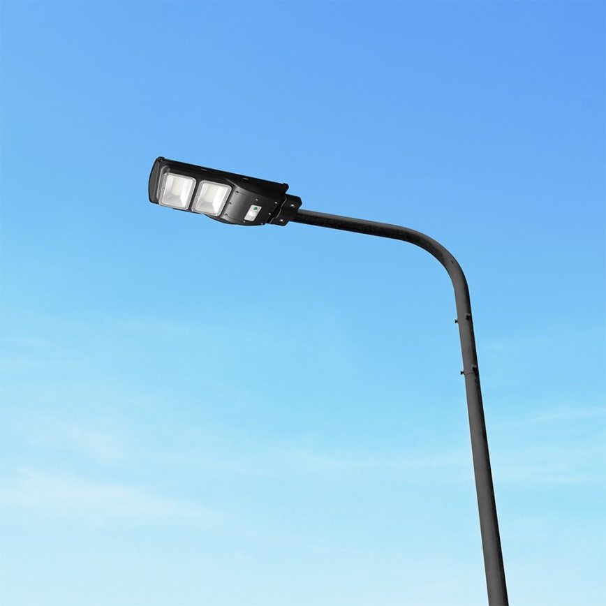 Luminária solar de rua LED regulável com sensor de movimento e crepúsculo LED/8W/3,2V 6000K IP65 9000 mAh preta + controlo remoto