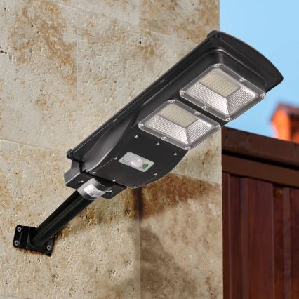 Luminária de Rua Solar LED com Sensor STREET 2xLED/6W/3,2V 12000 mAh IP65 + controlo remoto