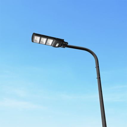 Luminária solar de LED regulável para rua com sensor de movimento e crepúsculo LED/12W/3,2V 6000K IP65 10000 mAh preta + controlo remoto