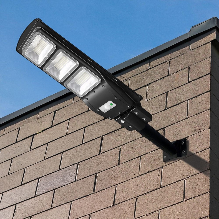 Luminária solar de LED regulável para rua com sensor de movimento e crepúsculo LED/12W/3,2V 6000K IP65 10000 mAh preta + controlo remoto