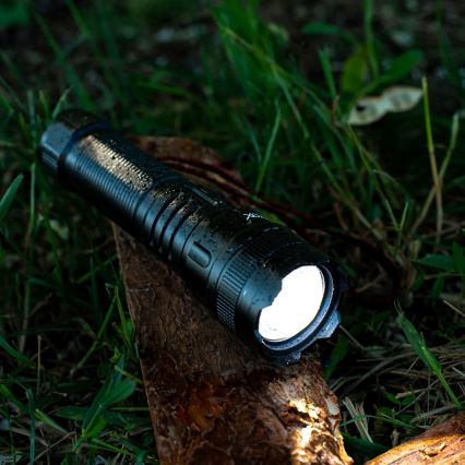 Lanterna LED regulável e com power bank LED/10W/5V IPX4 600 brilhante 2000 mAh