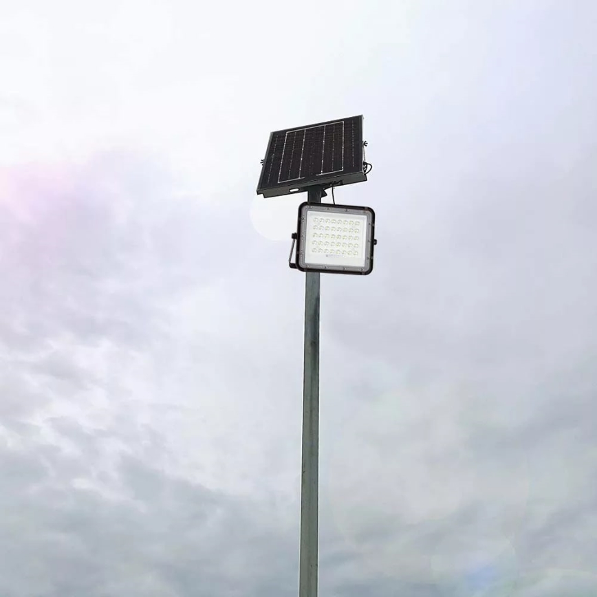 LED Exterior regulação solar holofote LED/6W/3,2V IP65 6400K preto + controlo remoto