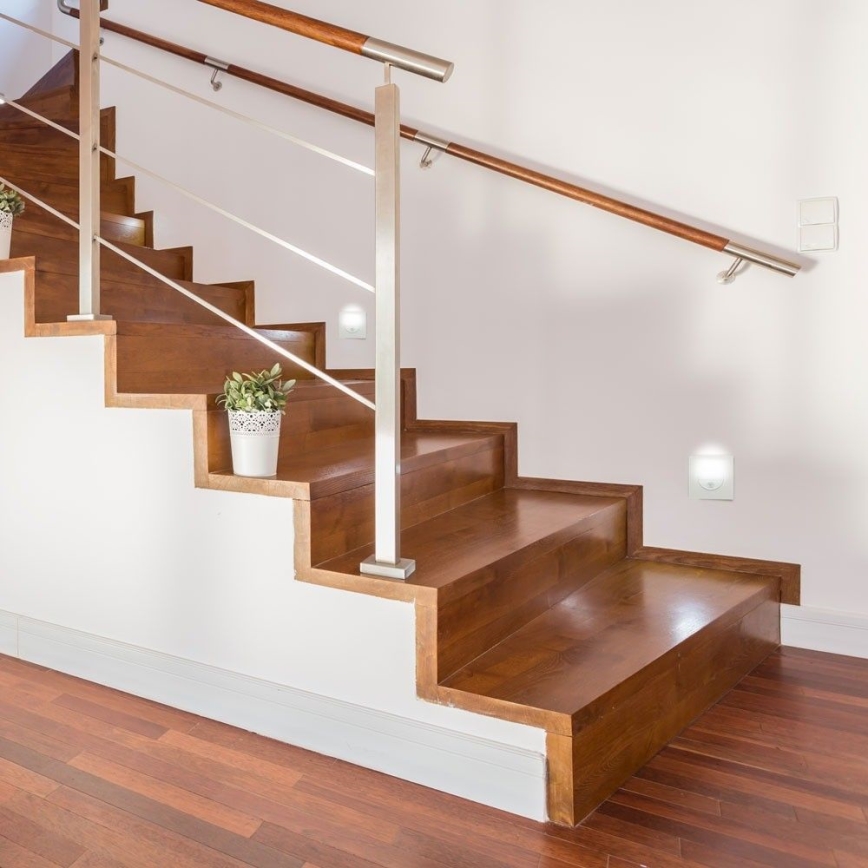 LED Iluminação de escada com um sensor de movimento LED/3W/230V 4000K branco