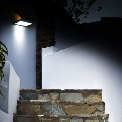 LED Iluminação solar com sensor de movimento LED/6,8W/4000 mAh 3,7V IP65