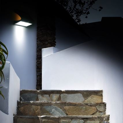 LED Iluminação solar com sensor de movimento LED/6,8W/4000 mAh 3,7V IP65
