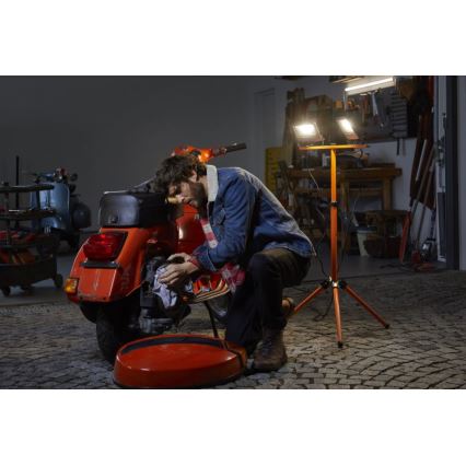 Ledvance - Holofote com pega LED TRIPOD 2xLED/50W/230V IP65