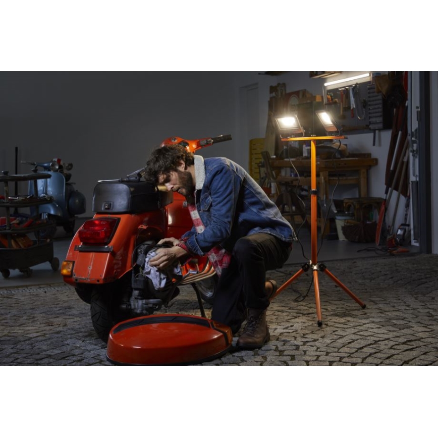 Ledvance - Holofote com pega LED TRIPOD 2xLED/50W/230V IP65
