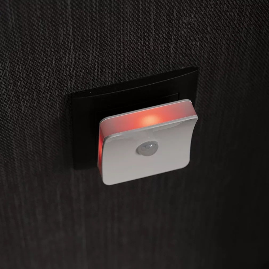 Ledvance- Iluminação de orientação de tomada RGB LED com um sensor LUNETTA LED/0,3W/230