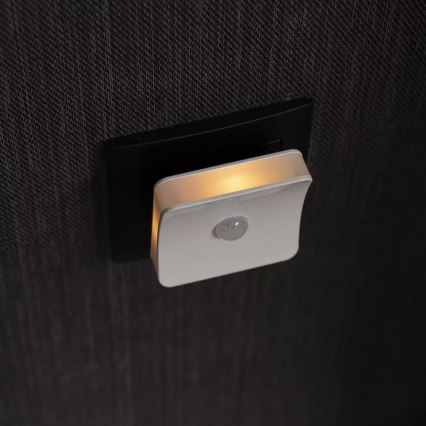Ledvance- Iluminação de orientação de tomada RGB LED com um sensor LUNETTA LED/0,3W/230