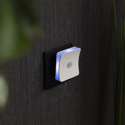 Ledvance - Luminária de orientação LED RGB para tomada com sensor LUNETTA LED/0,3W/230V