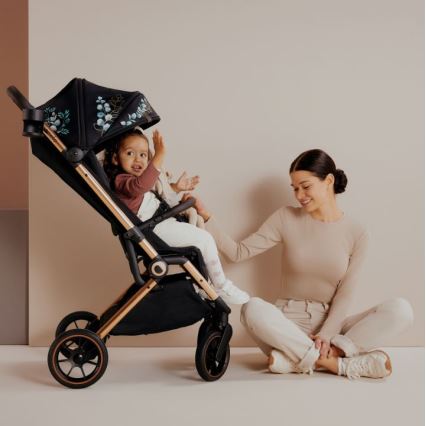 Lionelo - Carrinho de passeio CLOE preto/azul/dourado