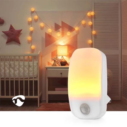 Luz de orientação LED com sensor de movimento e anoitecer LED/0,55W/230V branco