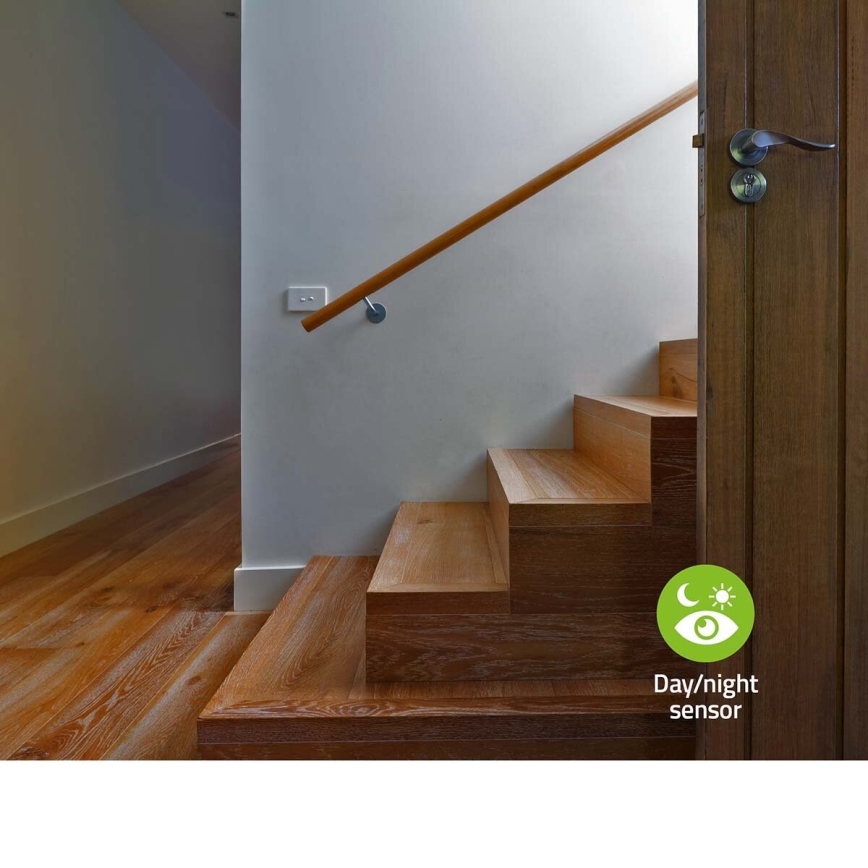 Luz de orientação LED com sensor de movimento e anoitecer LED/0,55W/230V branco