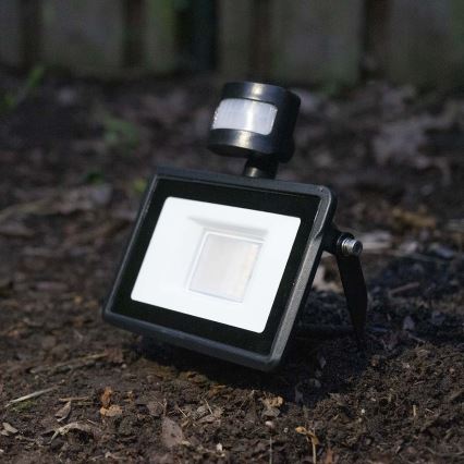Holofote LED com regulação e sensor de movimento SmartLife LED/20W/230V 3000-6500K IP44 Wi-Fi