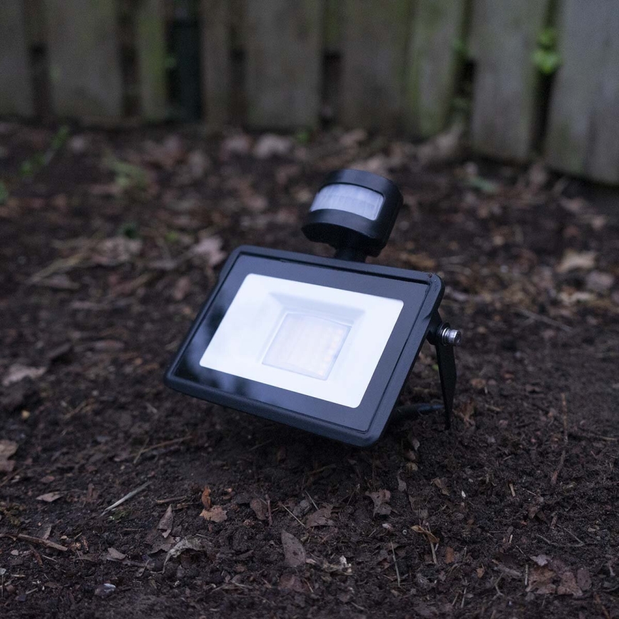 Holofote LED com regulação e sensor de movimento SmartLife LED/20W/230V 3000-6500K IP44 Wi-Fi