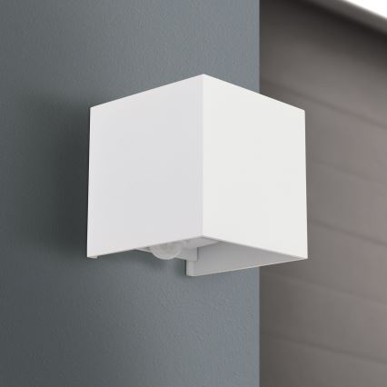 Candeeiro de parede LED para exterior com sensor de movimento e anoitecer CUBE-S LED/13W/230V IP54 branco