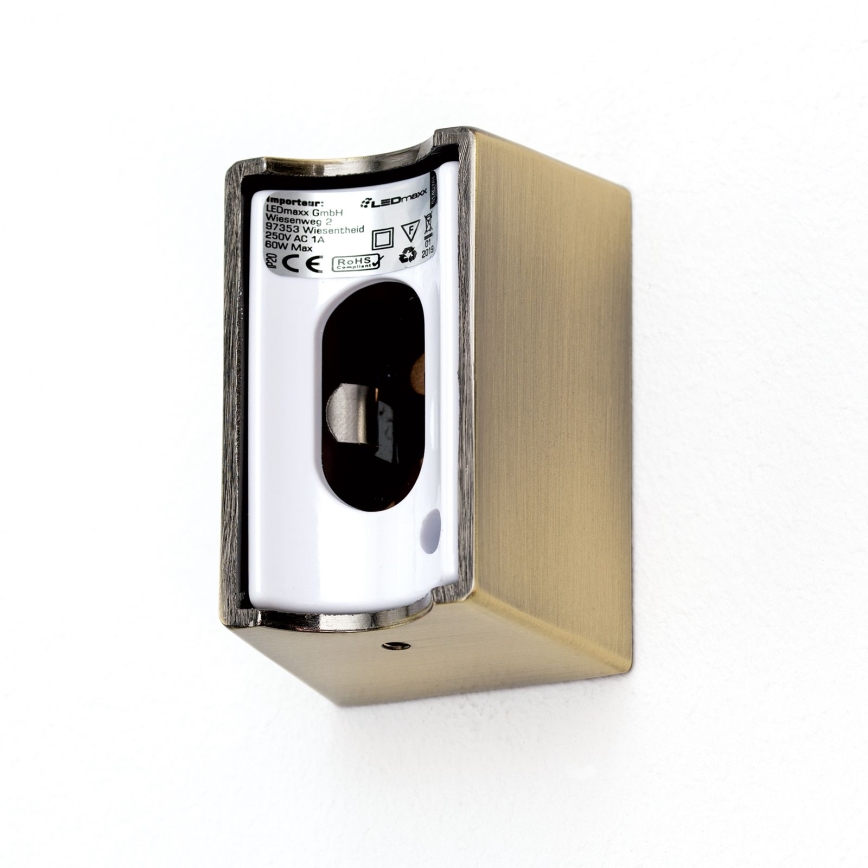Iluminação de parede LED VISAGIST 1xS14d/8W/230V latão