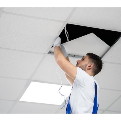 Painel embutido LED com regulação CAPRI LED/25/36/40W/230V 3000/4000/5700K UGR&lt;19 IP44 60x60 cm