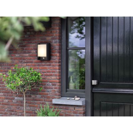 Philips - Iluminação de parede LED exterior com sensor LED/6W 2700K IP44