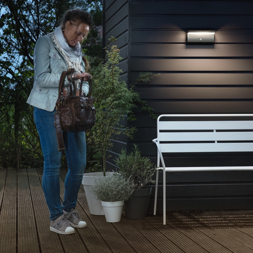 Philips - LED Iluminação de parede exterior com sensor 2xLED/4,5W/230V 2700K IP44