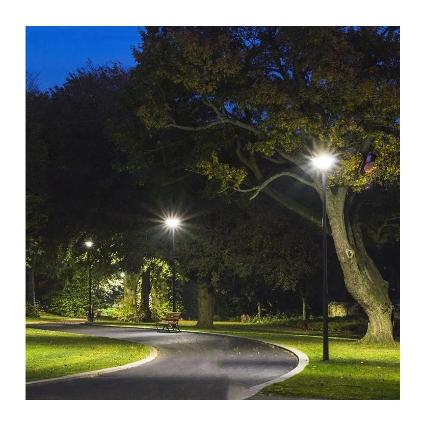 Poste metálico com suporte para iluminação solar 3 m