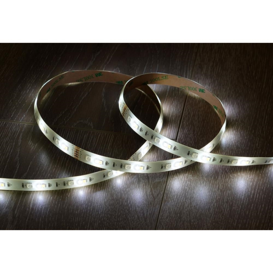 Fita LED RGBW com regulação inteligente 5m LED/230V Wi-Fi Tuya + comando