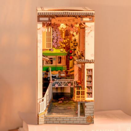 RoboTime - Casa LED para livros Sakura Alley 2xAAA