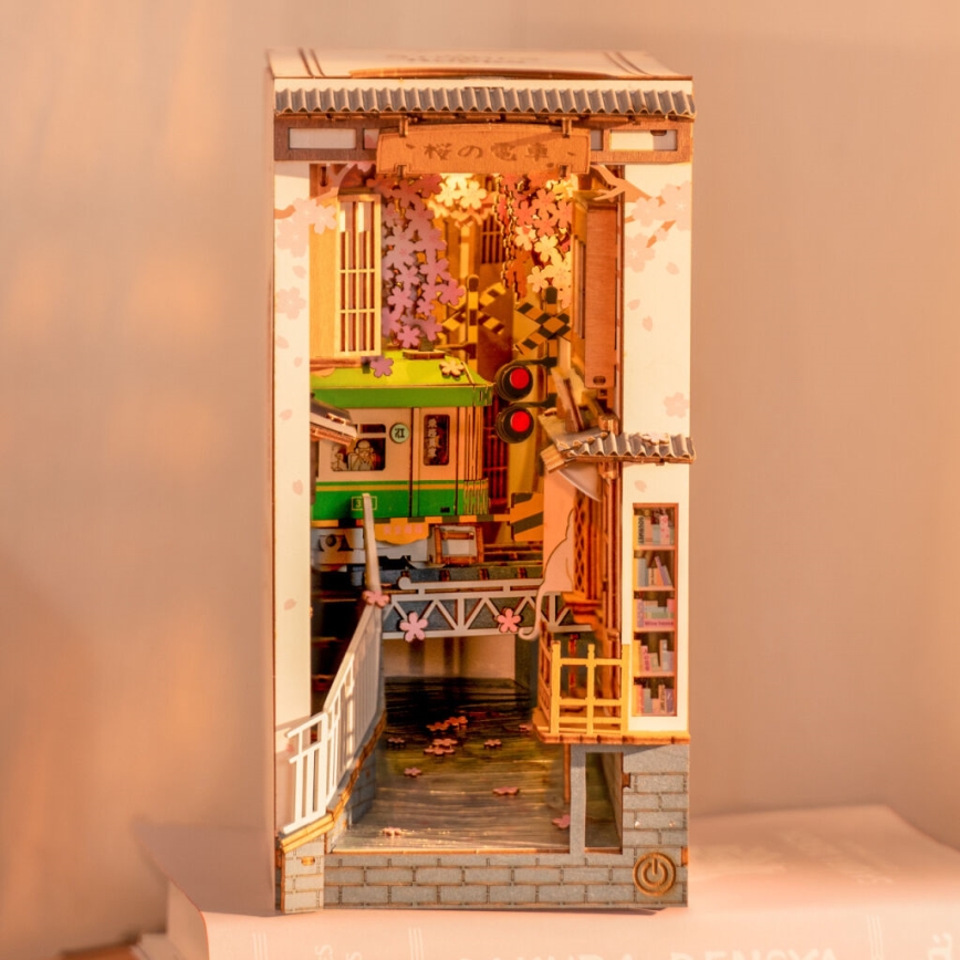 RoboTime - Casa LED para livros Sakura Alley 2xAAA