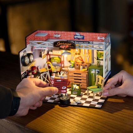 RoboTime - Casa miniatura Garagem 2xAAA
