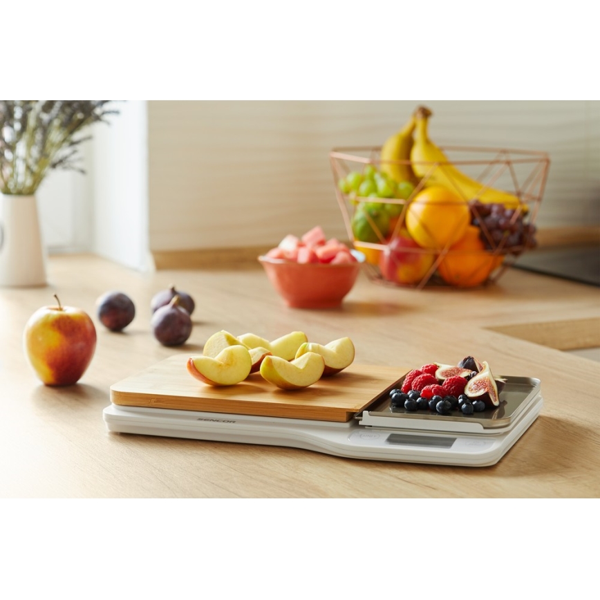 Sencor - Balança de cozinha eletrónica com tábua de corte de bambu 2xAAA branco