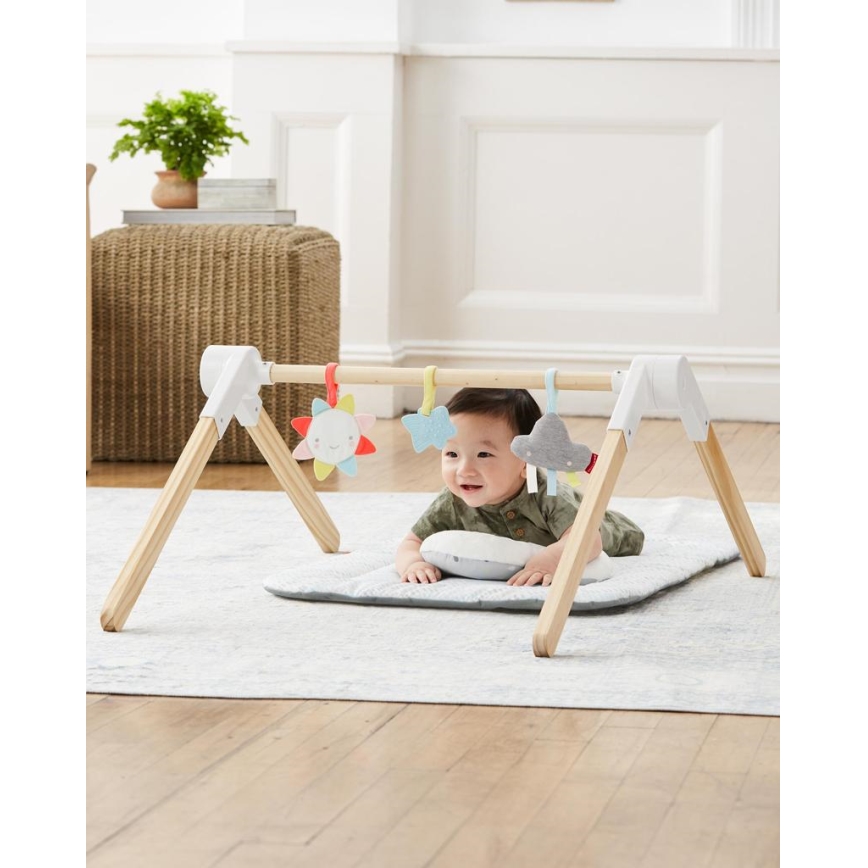 Skip Hop - Cobertor infantil para brincar com um trapézio de madeira LINING CLOUD