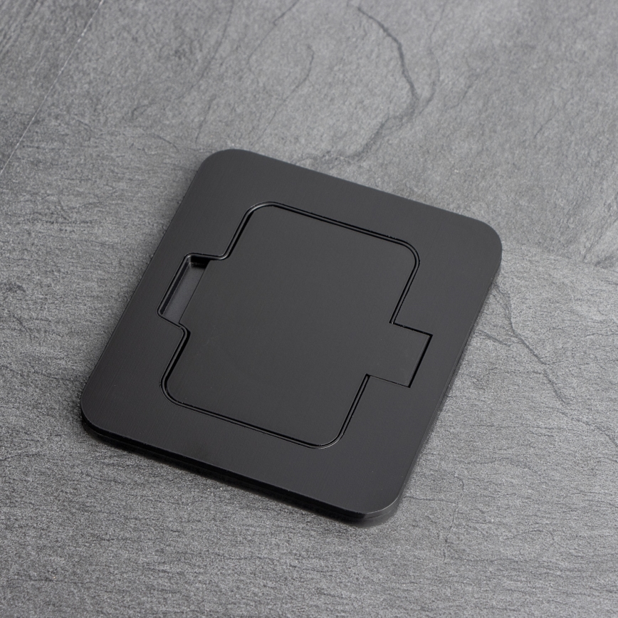 Tomada de chão de embutir para exterior IP55 preta retangular