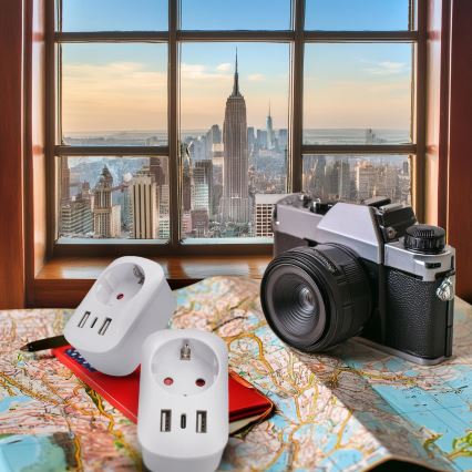 Adaptador de viagem para os EUA 230 V com 2x USB-A e 1x USB-C