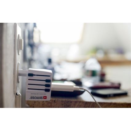 Adaptador de viagem internacional 230V + 2x porta USB