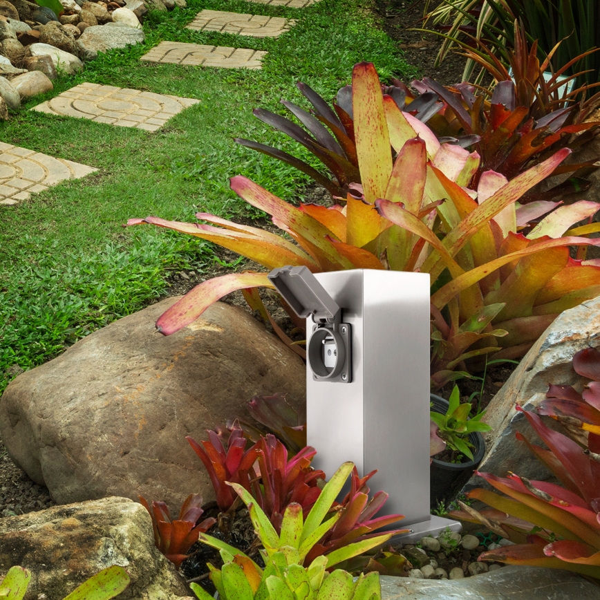 Coluna exterior com tomada 2Z 230V IP44 cromado mate angular