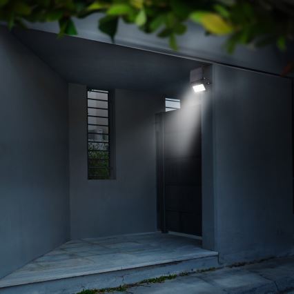 Holofote solar regulável com sensor de movimento e anoitecer LED/6W/2200 mAh 3000/4000/6500K IP65