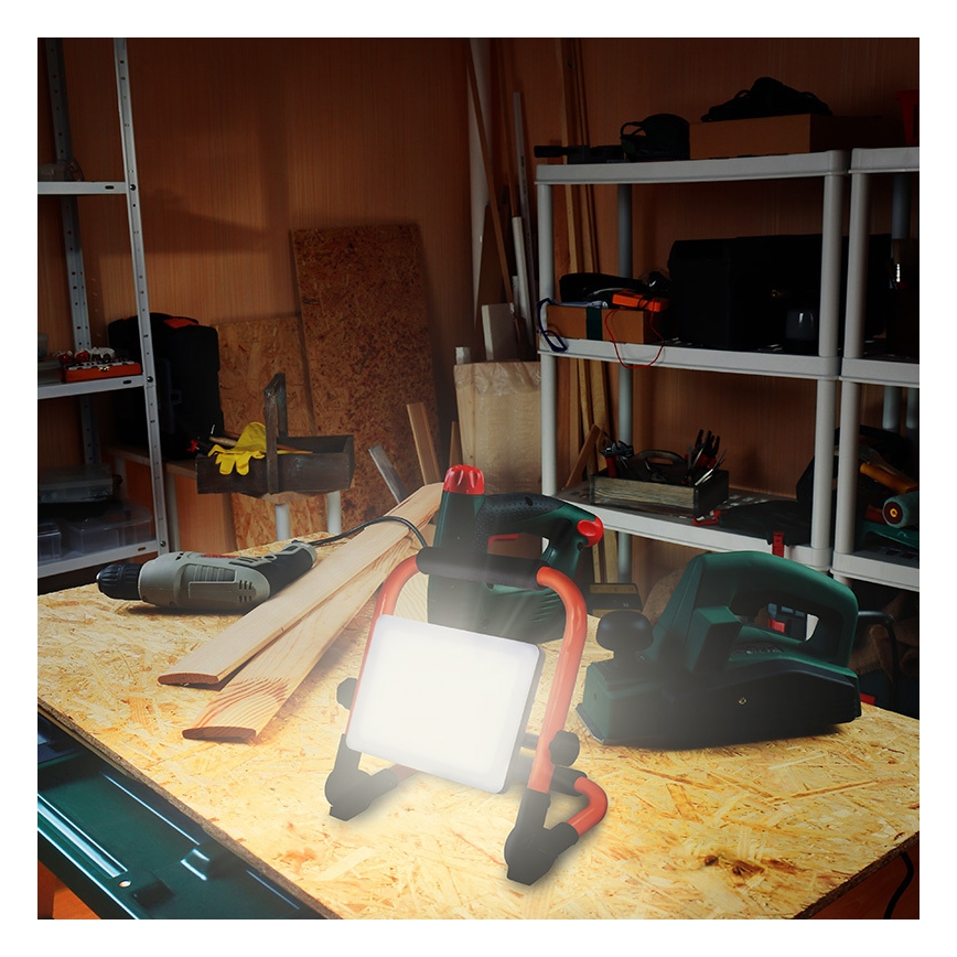 Refletor LED com tripé LED/30W/230V 4000K IP65