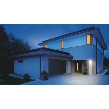 Steinel 059538 - Sensor de movimento SensIQ IP54 preto + controlo remoto