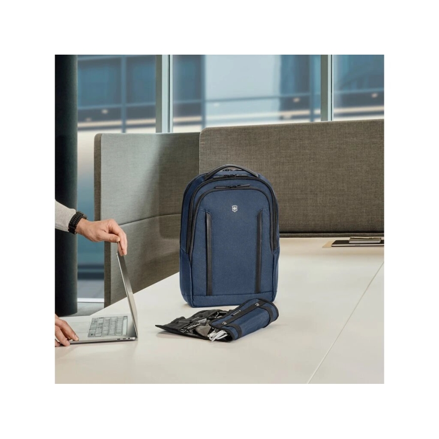 Victorinox - Mochila para computador portátil 15" Altmont Professional Compact 16 l azul escuro