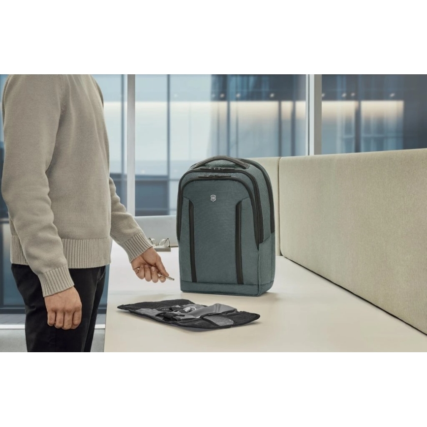 Victorinox - Mochila para computador portátil 15" Altmont Professional Deluxe Travel 25 l verde