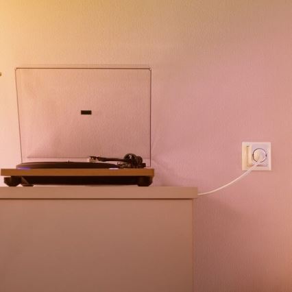 WiZ - Tomada inteligente E 2300W + medidor de potência Wi-Fi