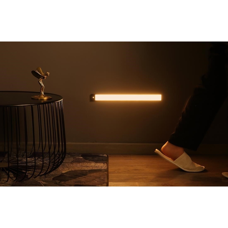 Yeelight - LED Iluminação para mobília recarregável com regulação com sensor LED/2,4W/2200 mAh 2700K 60 cm preto